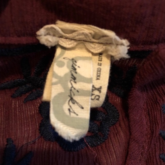 Gimmicks Embroidered Long Sleeve Blouse - Picture 4 of 6